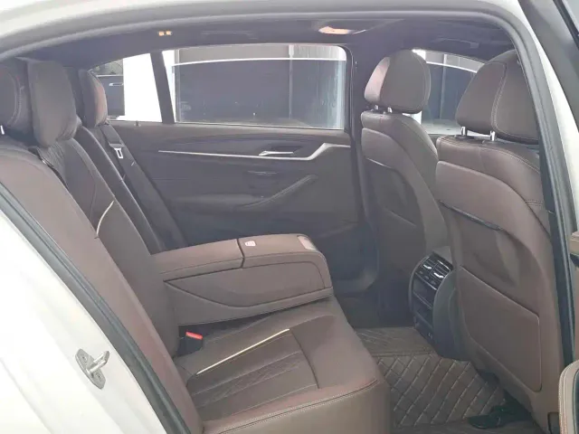 BMW 5 Series — Фото автомобиля 12