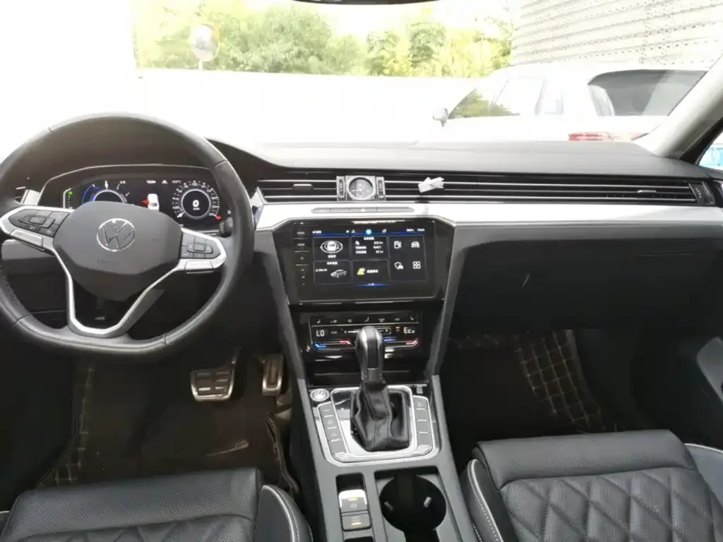Volkswagen Magotan GTE Plug-in Hybrid 2022 GTE Luxury — Фото автомобиля 9