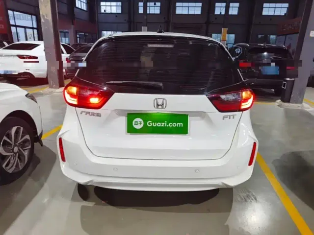 Honda Fit — Фото автомобиля 5