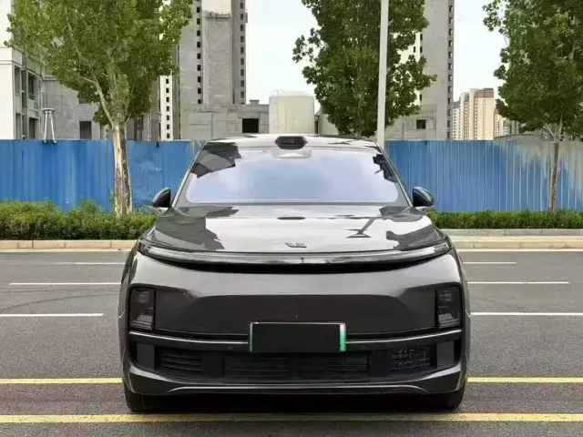 Li Auto L8 — Фото автомобиля 2