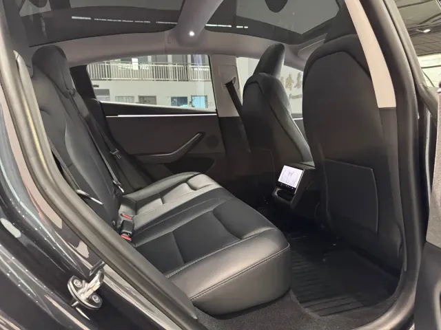 Tesla Model 3 — Фото автомобиля 18