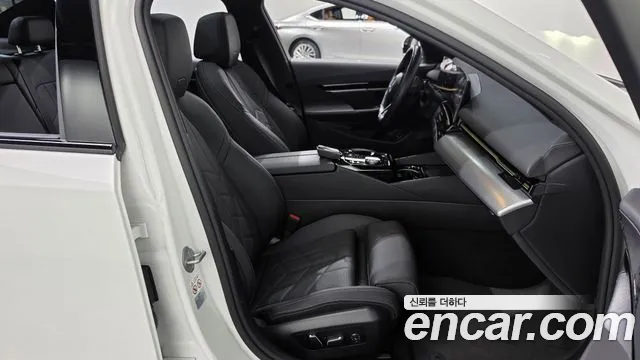 BMW 5 Series G60 — Фото автомобиля 16