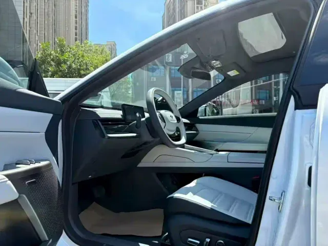 Dongfeng eπ 007 — Фото автомобиля 5