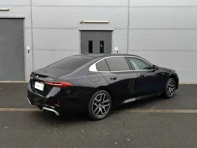BMW i5 — Фото автомобиля 5