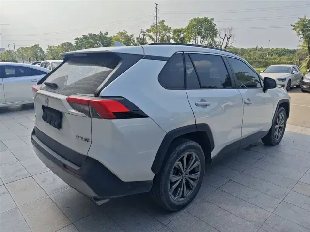 Toyota RAV4 — Фото автомобиля 6