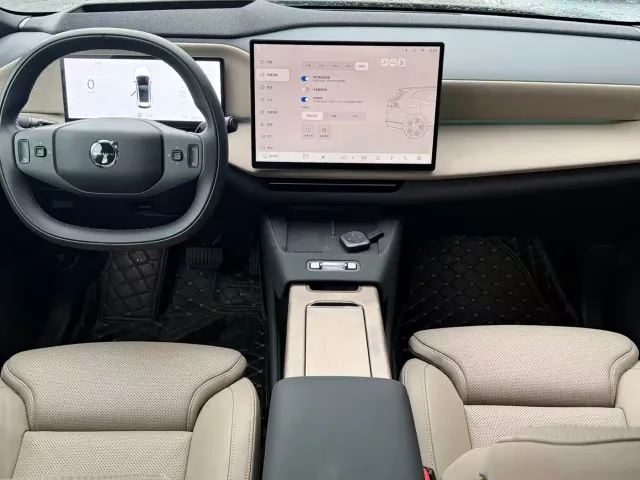 Volvo XC70 Plug-in Hybrid — Фото автомобиля 5