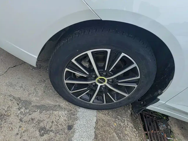 Roewe i5 — Фото автомобиля 22
