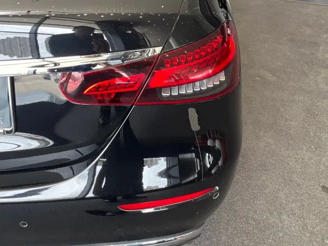 Mercedes-Benz E-Class — Фото автомобиля 6