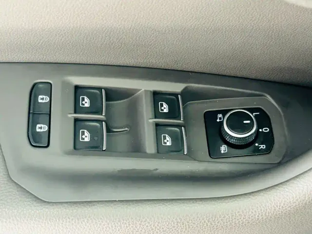 Volkswagen Touareg — Фото автомобиля 18