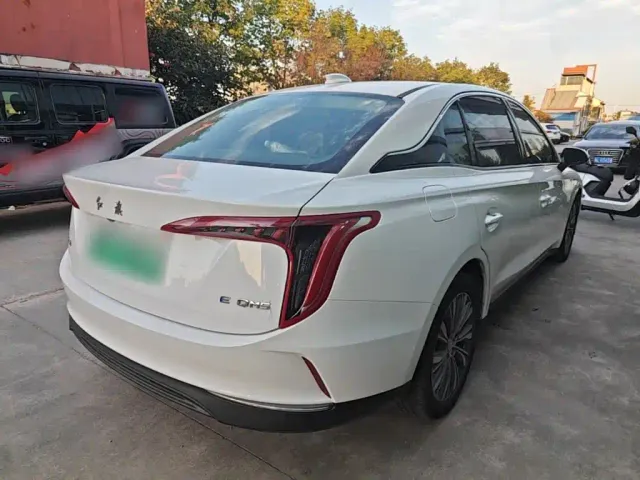 Hongqi E-QM5 — Фото автомобиля 6