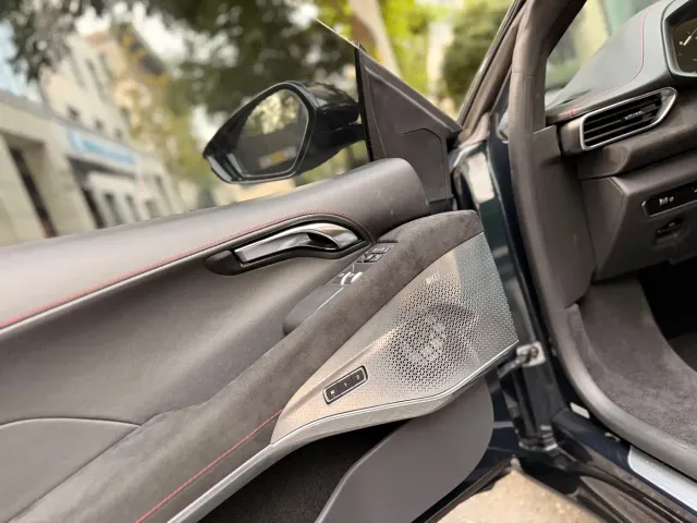 Lotus Emira — Фото автомобиля 6