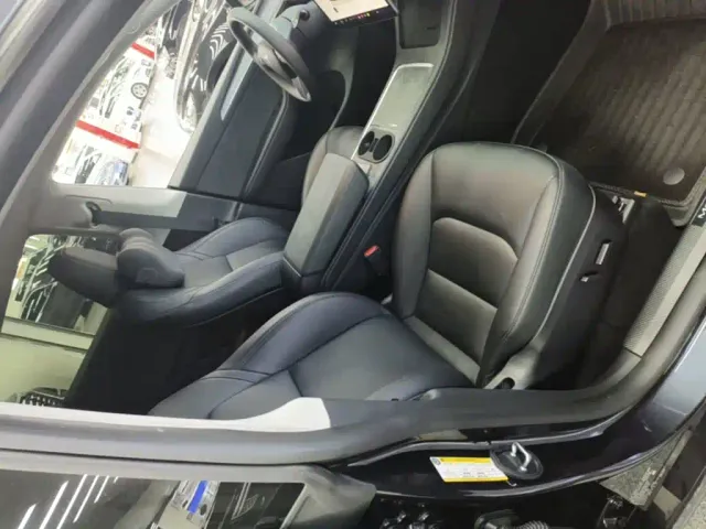 Tesla Model Y — Фото автомобиля 24