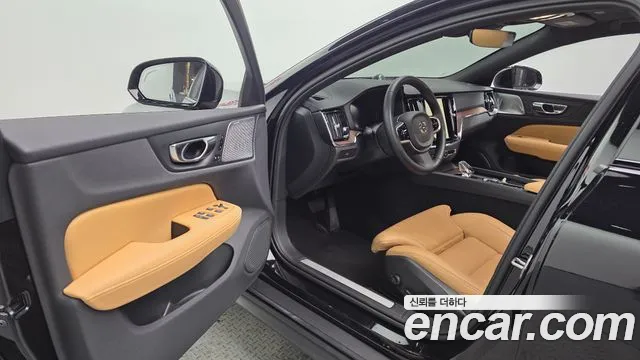 Вольво V60 V60 Cross Country 2 поколение — Фото автомобиля 8