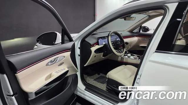 Genesis GV70 — Фото автомобиля 10