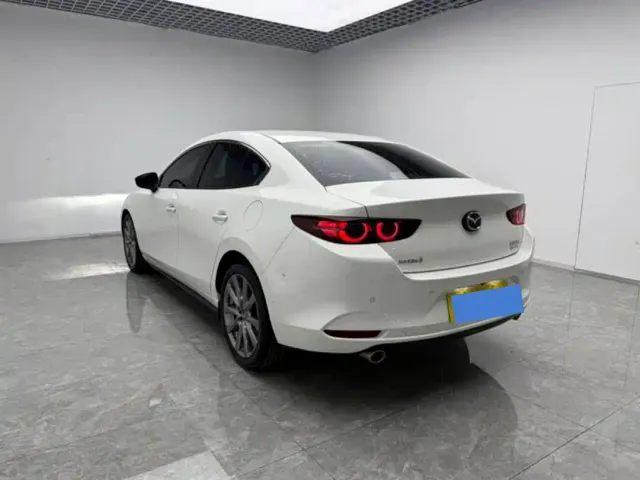 Mazda Axela — Фото автомобиля 8
