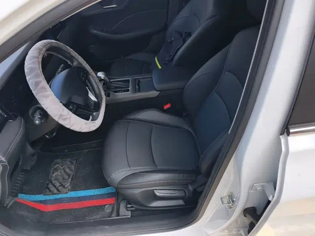 Roewe i5 — Фото автомобиля 14