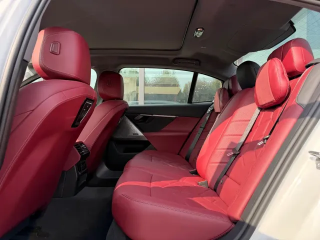 BMW 5 Series — Фото автомобиля 15
