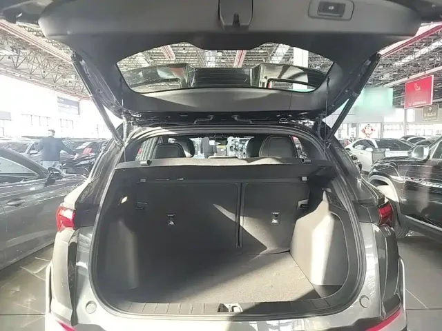 Geely Binyue — Фото автомобиля 18