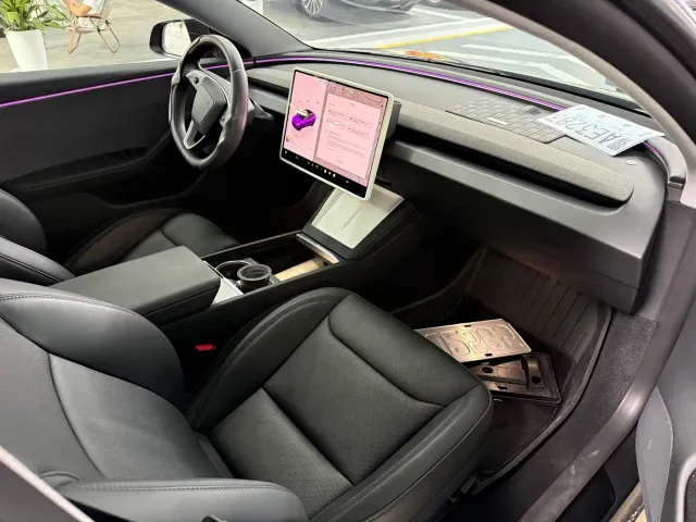 Tesla Model 3 — Фото автомобиля 11