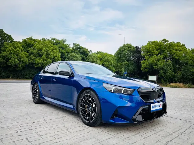 BMW M5 — Фото автомобиля 3