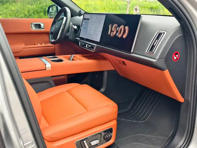 Li Auto L8 — Фото автомобиля 7