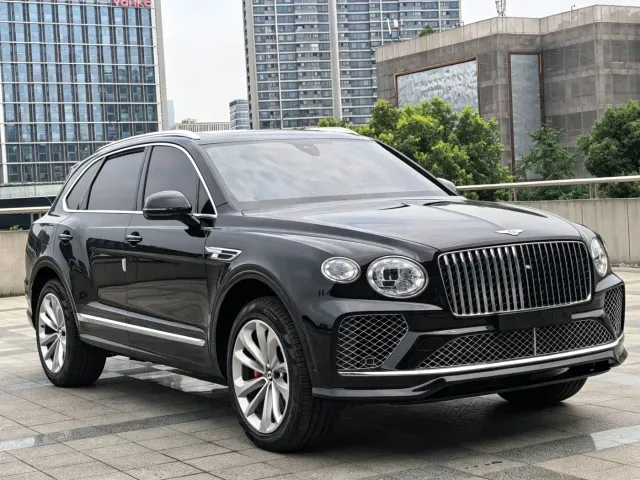 Bentley Bentayga — Фото автомобиля 3