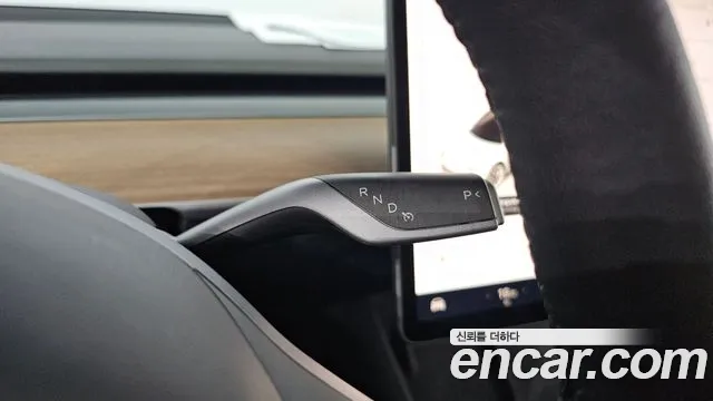 Tesla Model 3 — Фото автомобиля 11