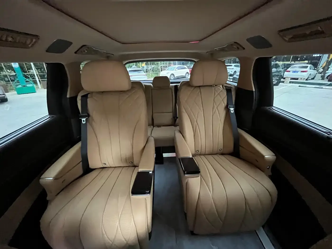 Denza Denza D9 2025 DM-i Smart Drive Edition 1020 AWD Premium — Фото автомобиля 21