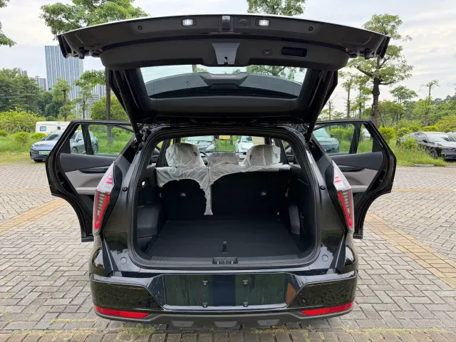 Geely Boyue L — Фото автомобиля 29