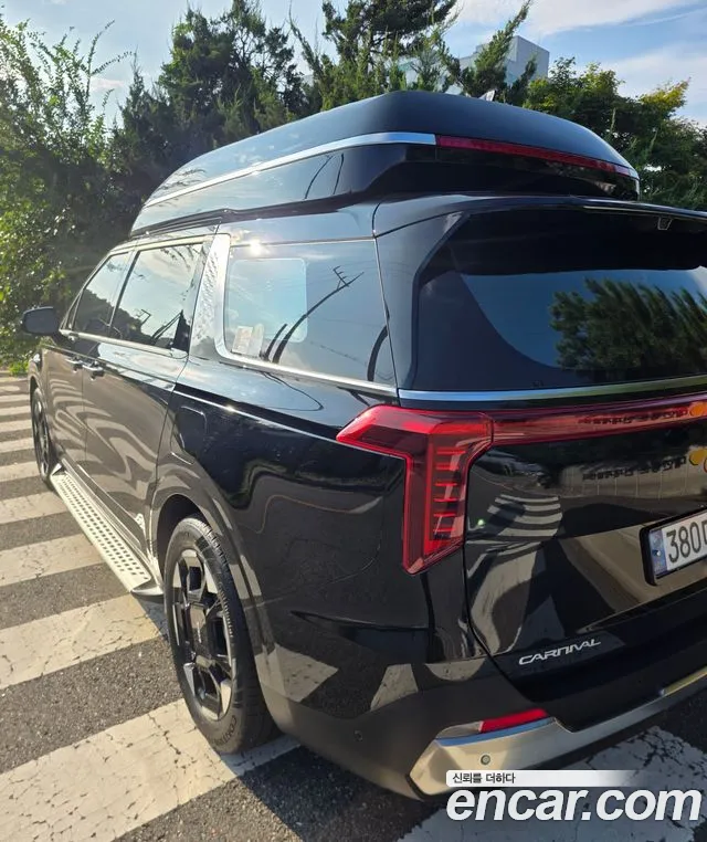 Kia Carnival Generation 4 — Фото автомобиля 2