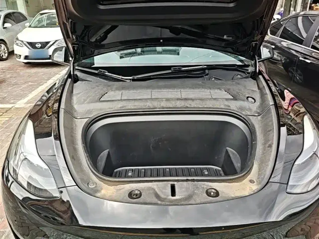 Tesla Model Y — Фото автомобиля 19