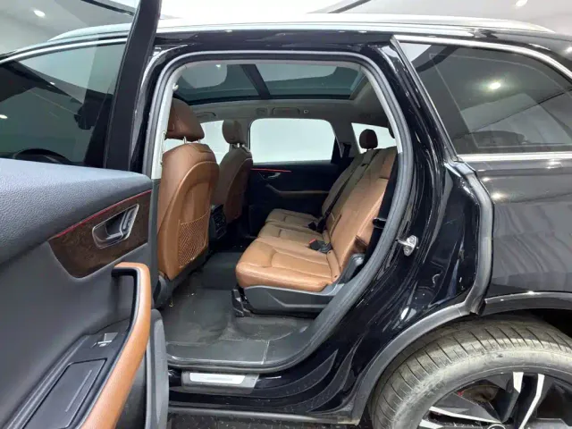 Audi Q7 — Фото автомобиля 12