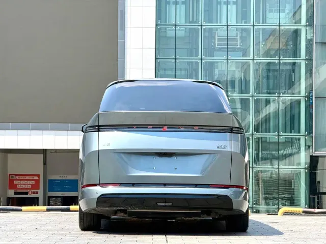 Xpeng X9 — Фото автомобиля 19