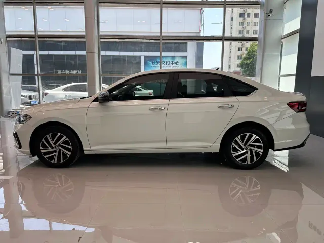 Volkswagen Lavida — Фото автомобиля 6