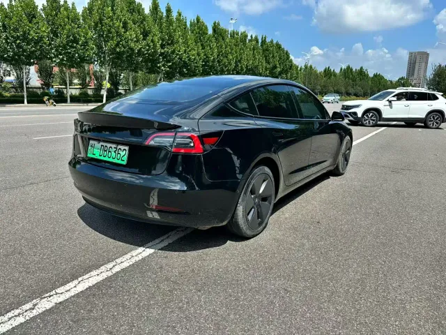 Tesla Model 3 — Фото автомобиля 6