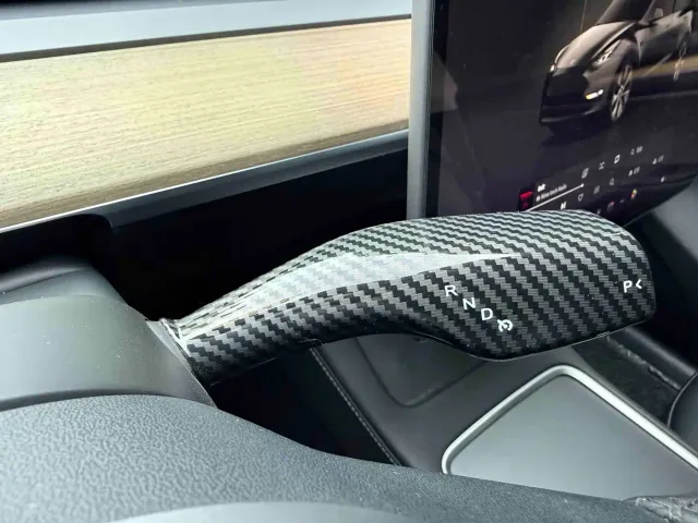 Tesla Model Y — Фото автомобиля 17