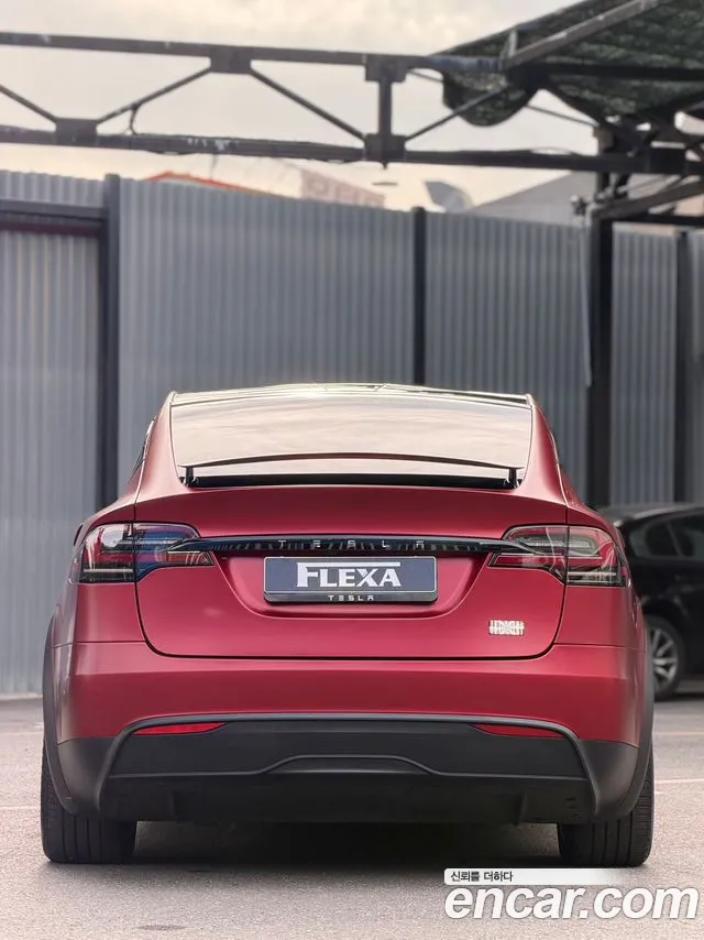 Tesla Model X — Фото автомобиля 2