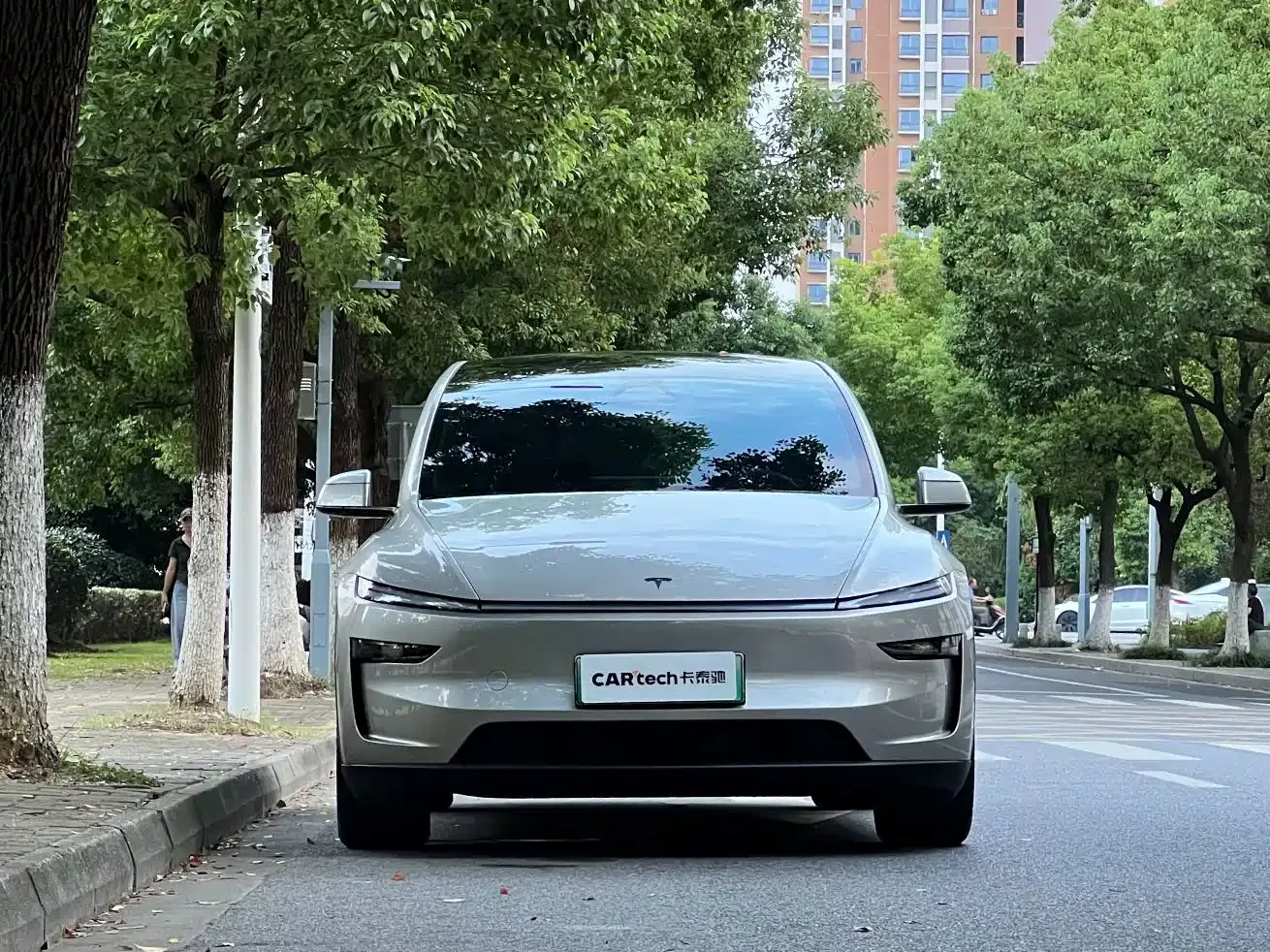 Tesla Model Y L 2025 Facelift Long Range AWD — Фото автомобиля 2