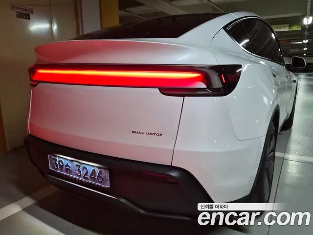 Tesla Model Y — Фото автомобиля 3