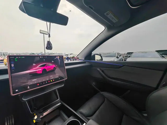 Tesla Model Y — Фото автомобиля 20
