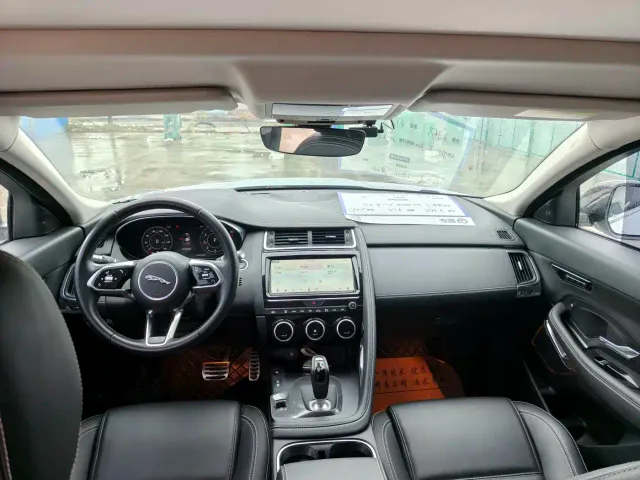 Jaguar E-PACE — Фото автомобиля 16