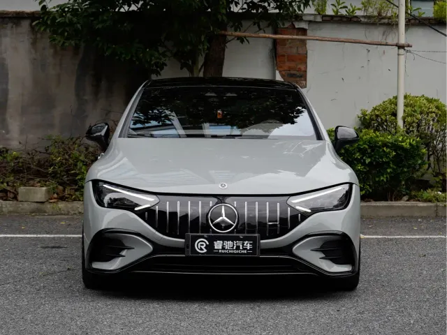 Mercedes-Benz EQE AMG — Фото автомобиля 2