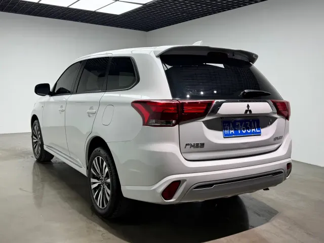 Mitsubishi Outlander — Фото автомобиля 25