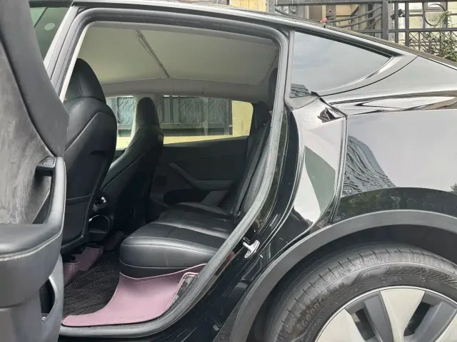 Tesla Model Y — Фото автомобиля 6