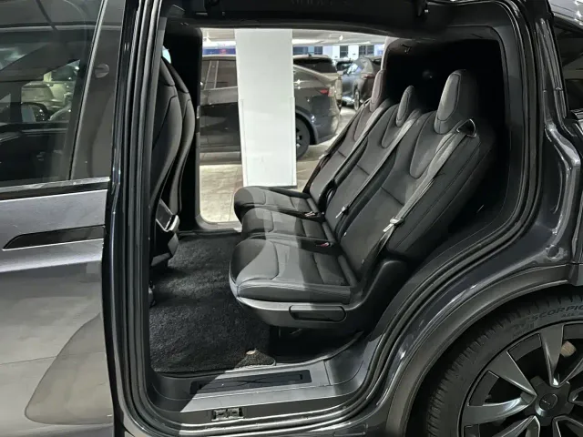 Tesla Model X — Фото автомобиля 6