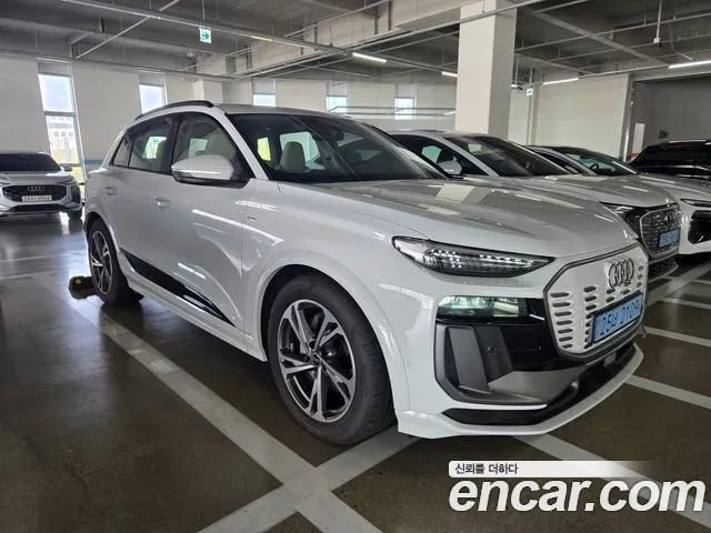 Audi Q6 e-tron — Фото автомобиля 10