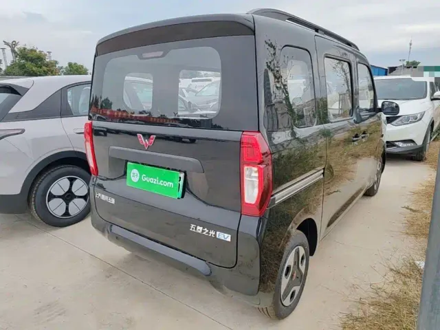 Wuling Zhiguang NEV — Фото автомобиля 6