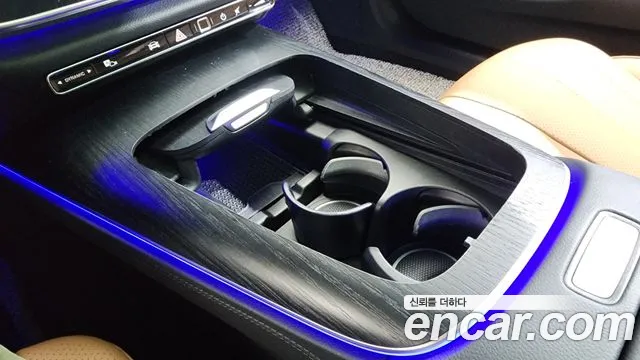 Mercedes-Benz E-Class — Фото автомобиля 23
