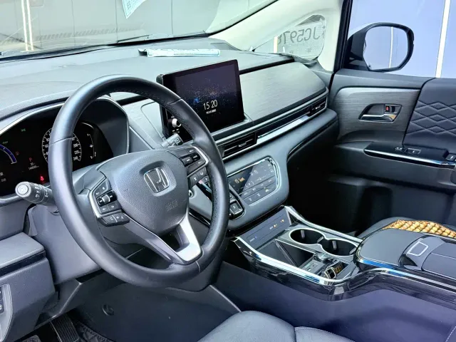 Honda Elysion — Фото автомобиля 4