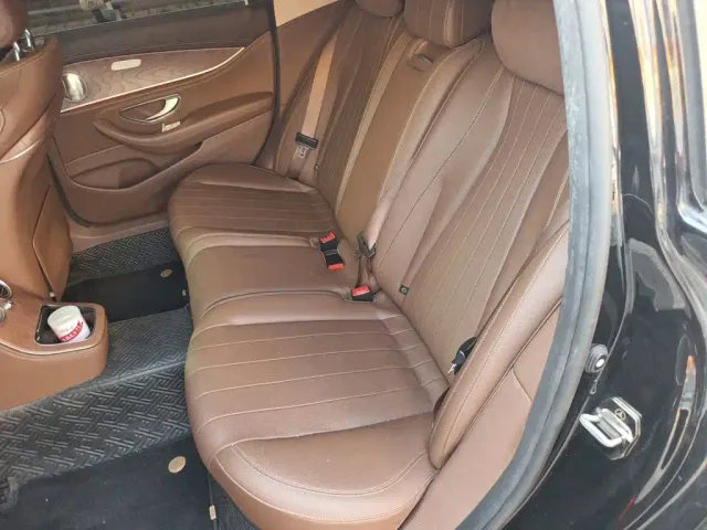 Mercedes-Benz E-Class — Фото автомобиля 13